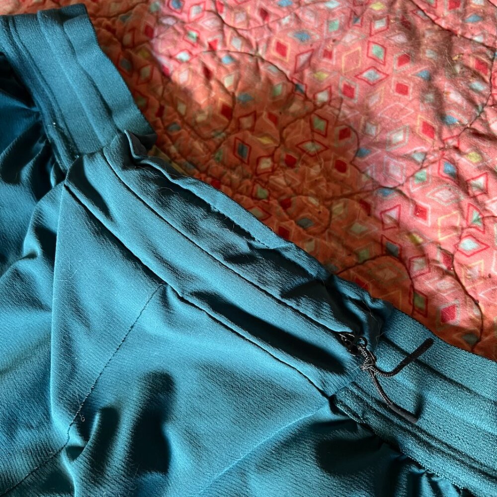 Teal Rabbit Women's Running Shorts -- Size L - Picture 4 of 6